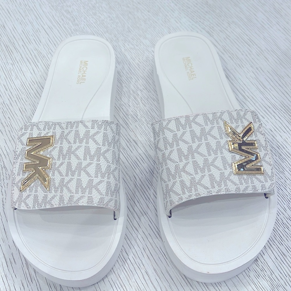 MICHAEL KORS LOGO PLATFORM SLIDE SANDAL - VANILLA - SIZE 9